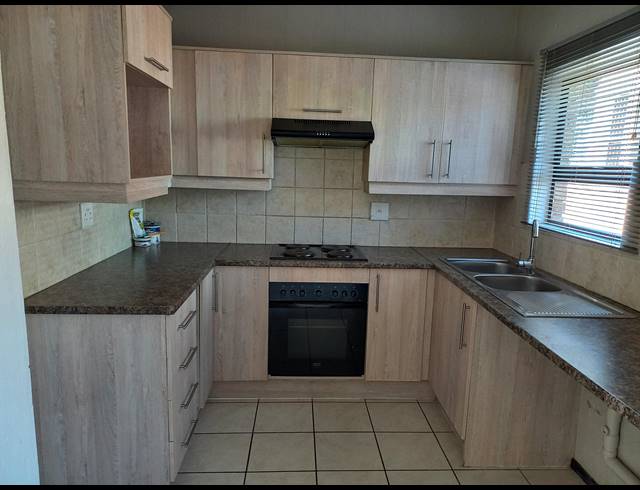 2 BEDROOM DUPLEX TO LET IN WILGEHEUWEL
